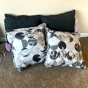 Brand new slumberland set of 4 pillows. Never used